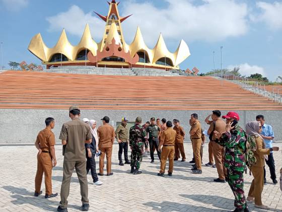 CuplikCom-HUT-RI-ke-80-Dirayakan-di-Menara-Siger,-TNI-POLRI-Siap-Dukung-dan-Pastikan-Keamanan -04082025153844-IMG-20250804-WA0008.jpg